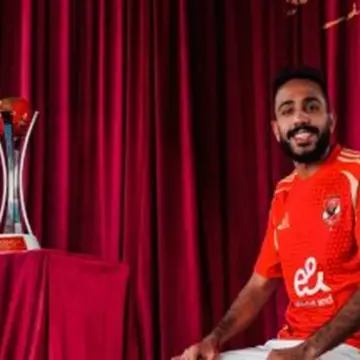 صفقة هزت عرش الكرة المصرية.. انتقال كهربا للأهلي يفجر بركان الغضب بالزمالك